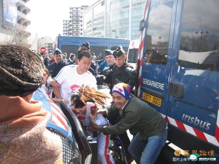 奥运火炬传递在法国进行！遭迫害！中国人怎能无动于衷？？