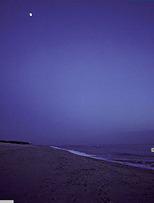 海滩之月.jpg