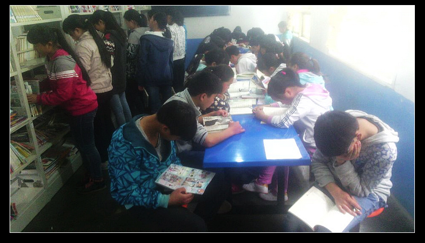 贵州省遵义县铁厂镇中学图书室2016年4月学生读书活动图片