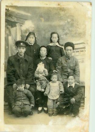 1961年春节 父亲、奶奶、伯父